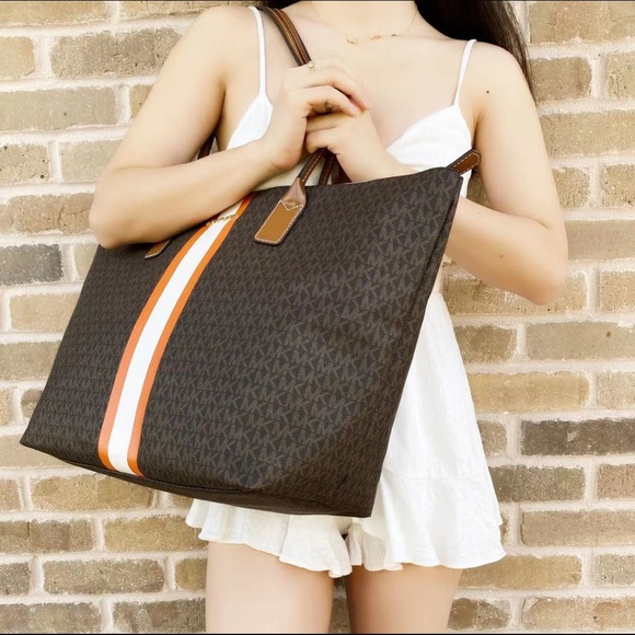 BUNDLE ❤️ Michael Kors XL Tote & Wallet - Picture 4 of 5